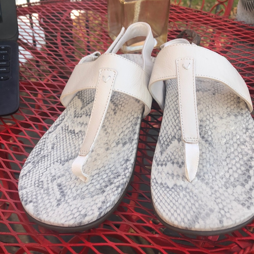 🚨B2G1 VIONIC White Grey Snakesking Thong Toe Strap Sandals